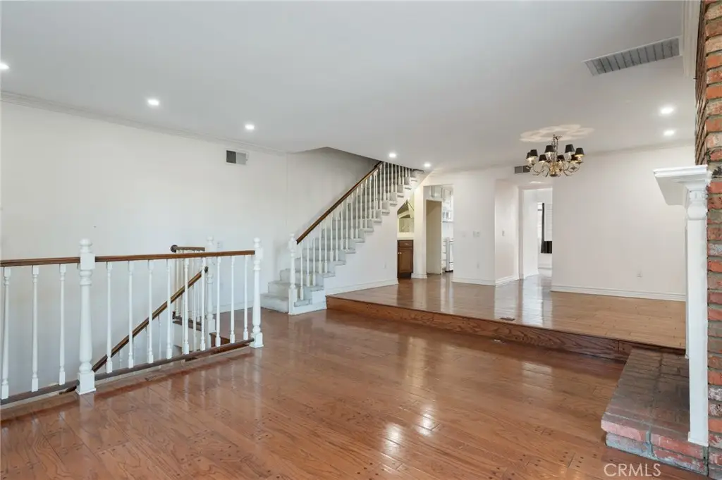 18100 Burbank #14, Tarzana, CA 91356 - #1