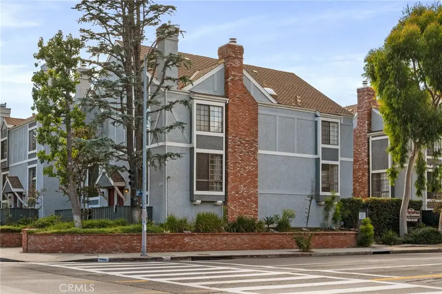 18100 Burbank #14, Tarzana, CA 91356 - #2