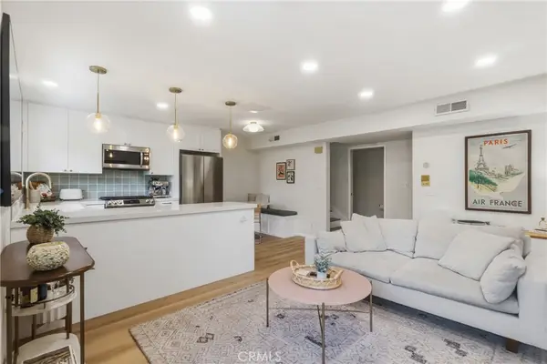 2147 N Beachwood #4, Los Angeles, CA 90068