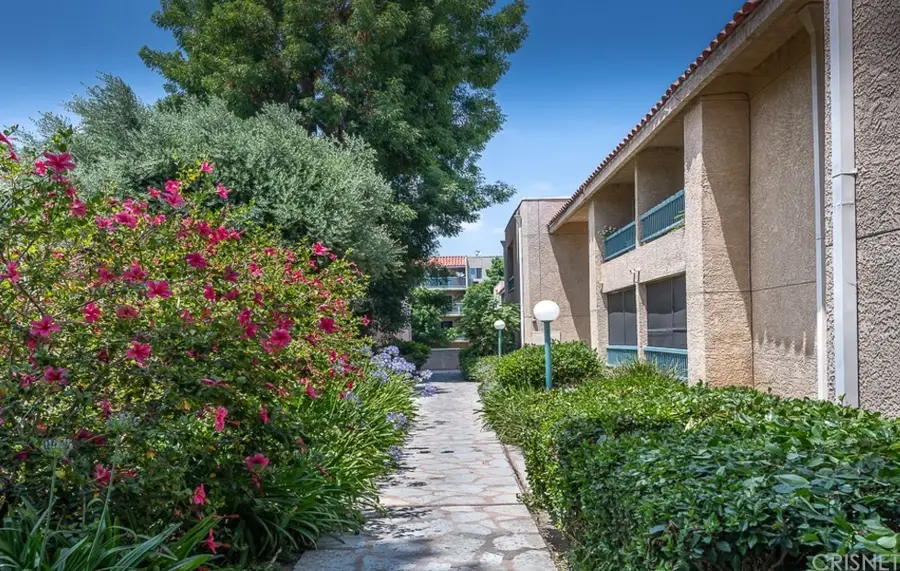 18307 Burbank Boulevard #41, Tarzana, CA 91356 - #2