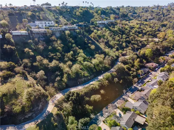 3724 N Knobhill Drive, Sherman Oaks, CA 91423