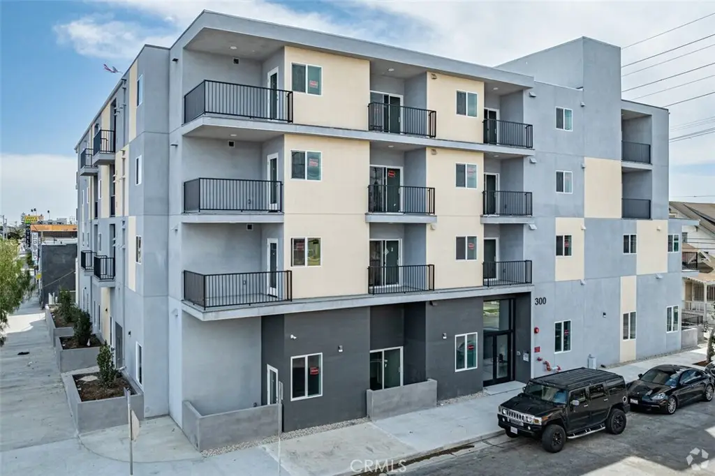 300 W 60th Street, Los Angeles, CA 90003 - #1