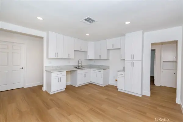 22016 Schoolcraft Street, Canoga Park, CA 91303