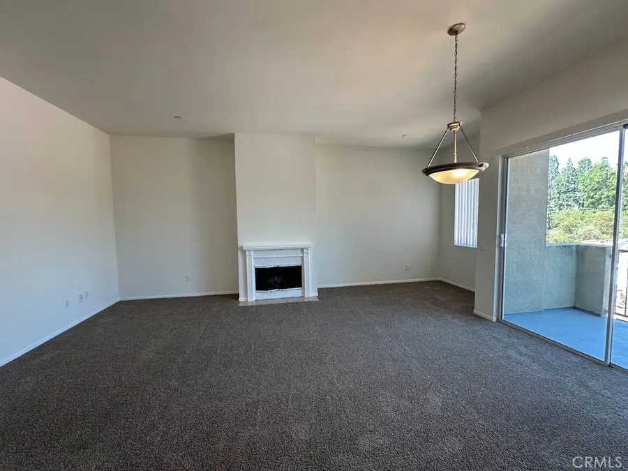 7551 Jordan Avenue #405, Canoga Park, CA 91303 - Image #3