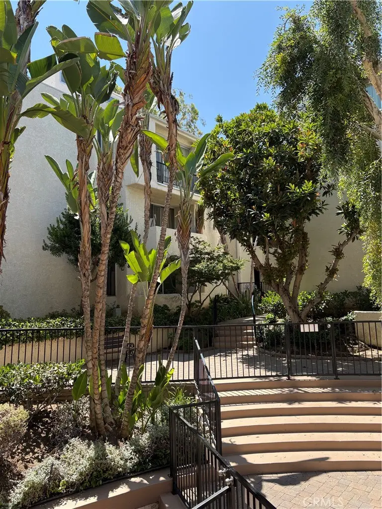 5325 Newcastle Avenue #127, Encino, CA 91316 - Image #2