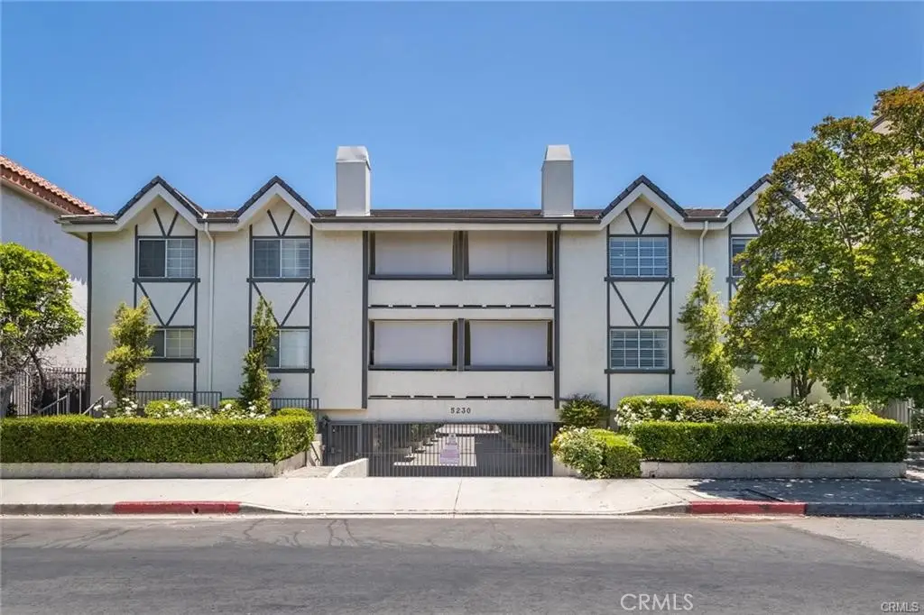 5230 Zelzah Avenue #3, Encino, CA 91316 - Image #1