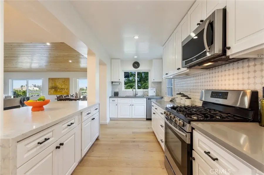 22253 Del Valle Street, Woodland Hills, CA 91364 - Image #2