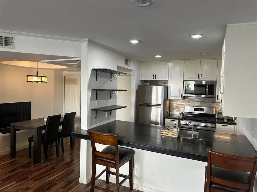 20253 Keswick Street #105, Winnetka, CA 91306 - Image #2