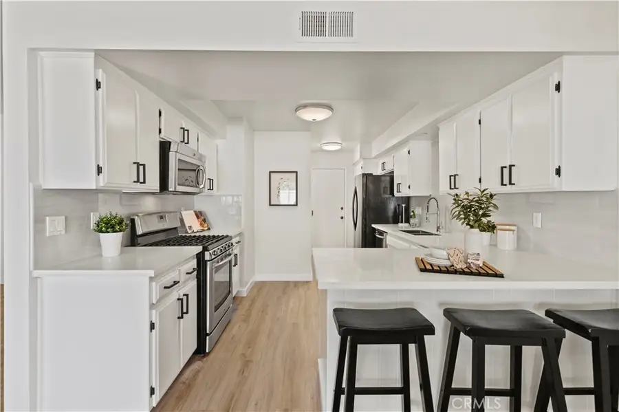 25273 Avenida Dorena, Newhall, CA 91321 - Image #3