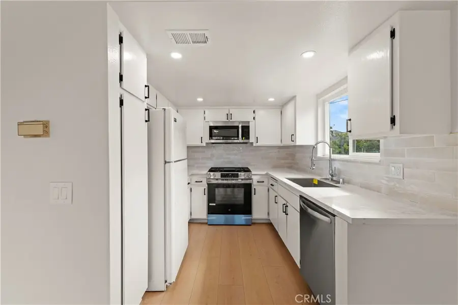 17847 Beneda Lane #13, Canyon Country, CA 91351 - Image #2