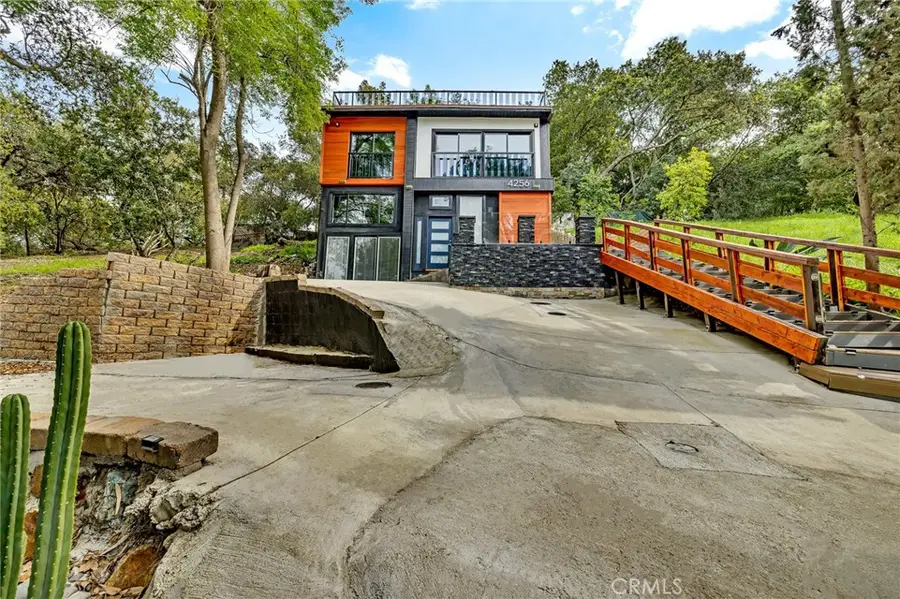 4256 Rosario Road, Woodland Hills, CA 91364 - Image #3