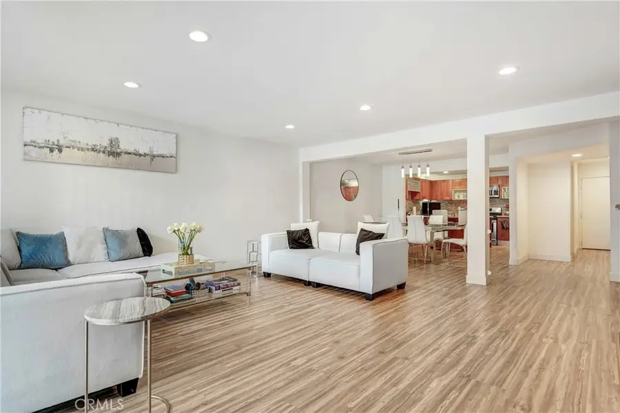 18324 Clark #119, Tarzana, CA 91356 - Image #3