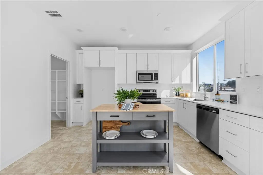 9423 1/2 N Sepulveda Blvd. #2, North Hills, CA 91343 - Image #1