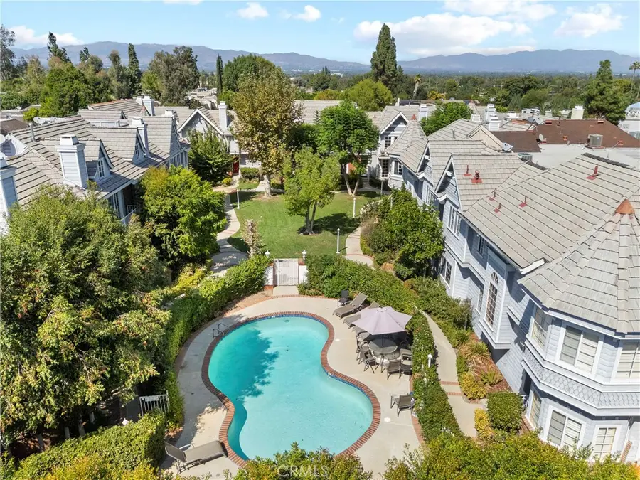 18135 Burbank Boulevard #3, Tarzana, CA 91356 - #2