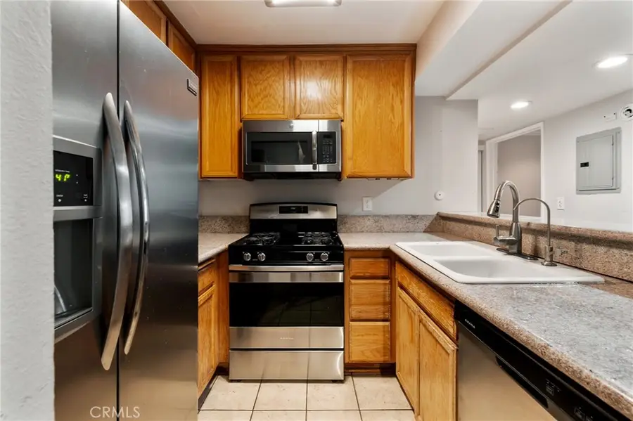 5325 Newcastle Avenue #319, Encino, CA 91316 - Image #2