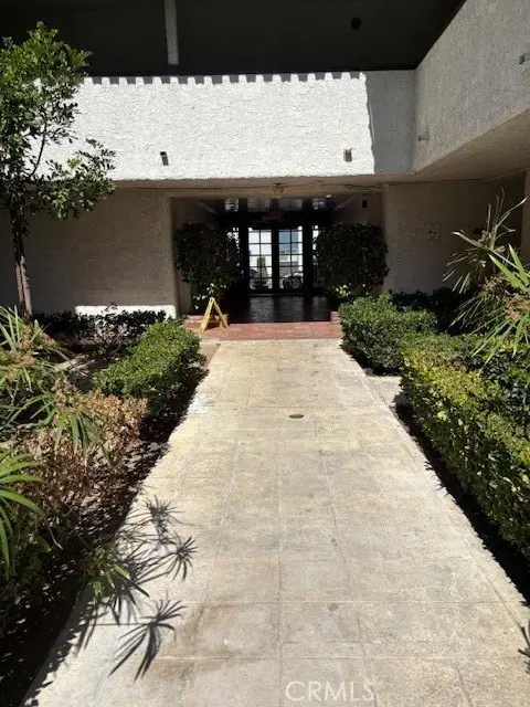 18530 Hatteras Street #326, Tarzana, CA 91356 - Image #2