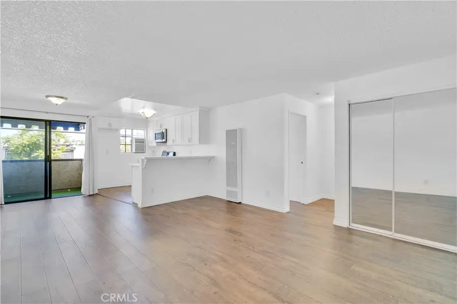 18530 Hatteras Street #209, Tarzana, CA 91356 - Image #2