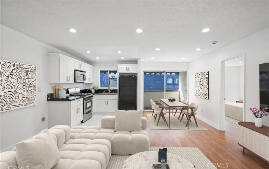 18530 Hatteras Street #333, Tarzana, CA 91356 - Image #3