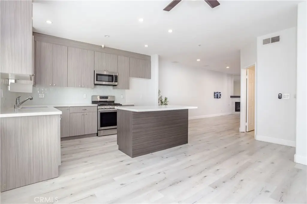 18347 Saticoy #28, Reseda, CA 91335 - Image #1