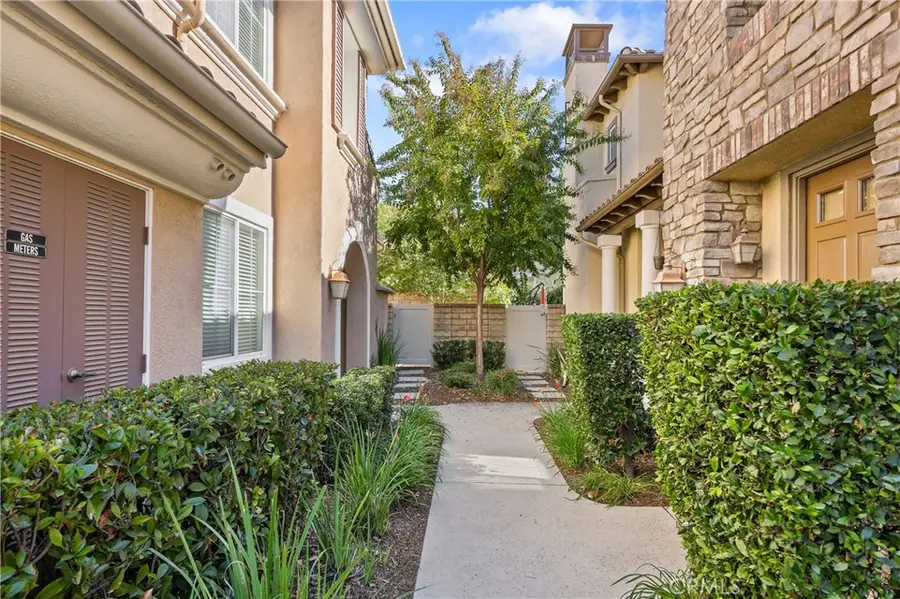 23868 Toscana Dr, Valencia, CA 91354 - Image #3