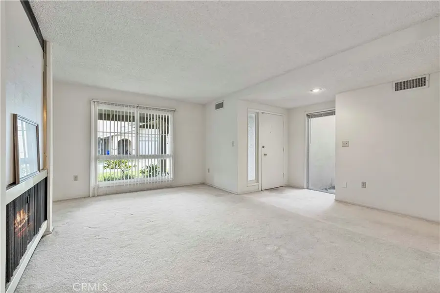 26838 Avenue Of The Oaks #C, Newhall, CA 91321 - #3