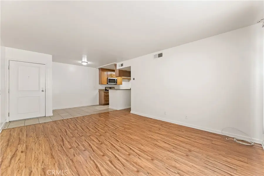 20327 Saticoy Street #102, Winnetka, CA 91306 - #3