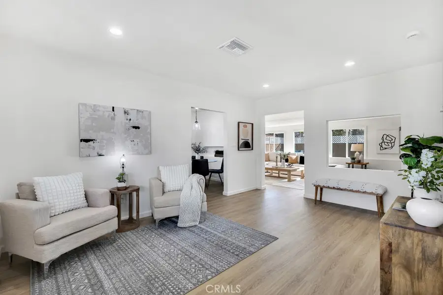 17452 Cantlay Street, Lake Balboa, CA 91406 - Image #2