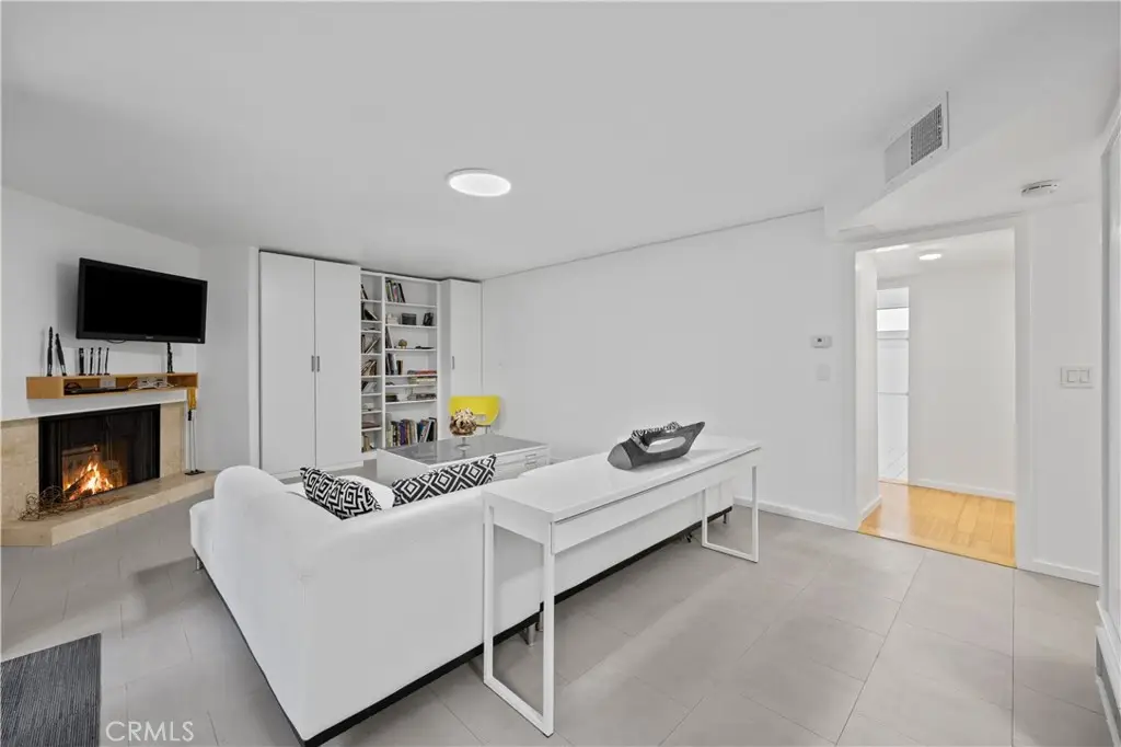 14960 Victory Boulevard #102, Van Nuys, CA 91411 - Image #1