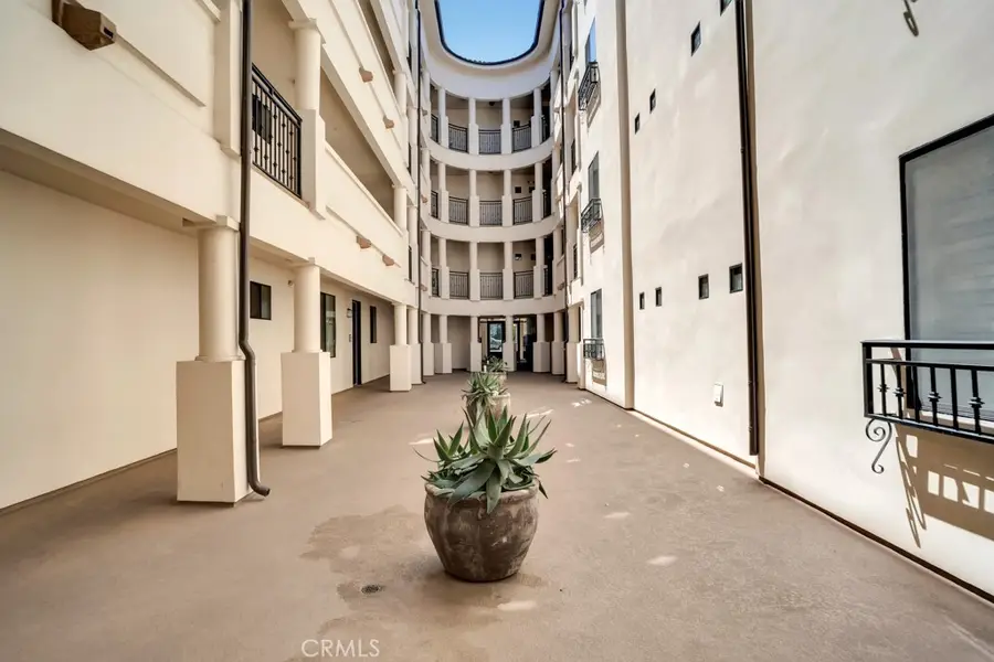 4724 Kester #410, Sherman Oaks, CA 91403 - Image #3