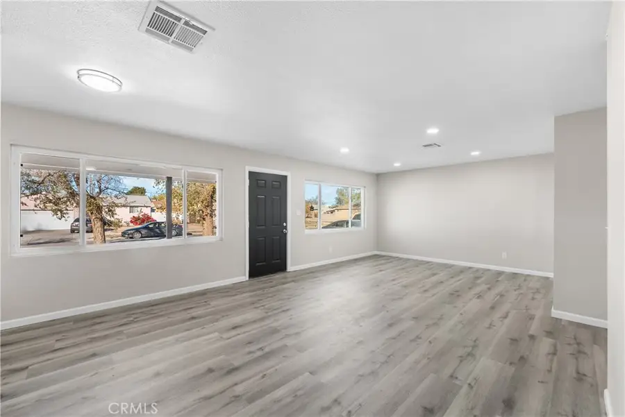 638 W Avenue H, Lancaster, CA 93534 - Image #3