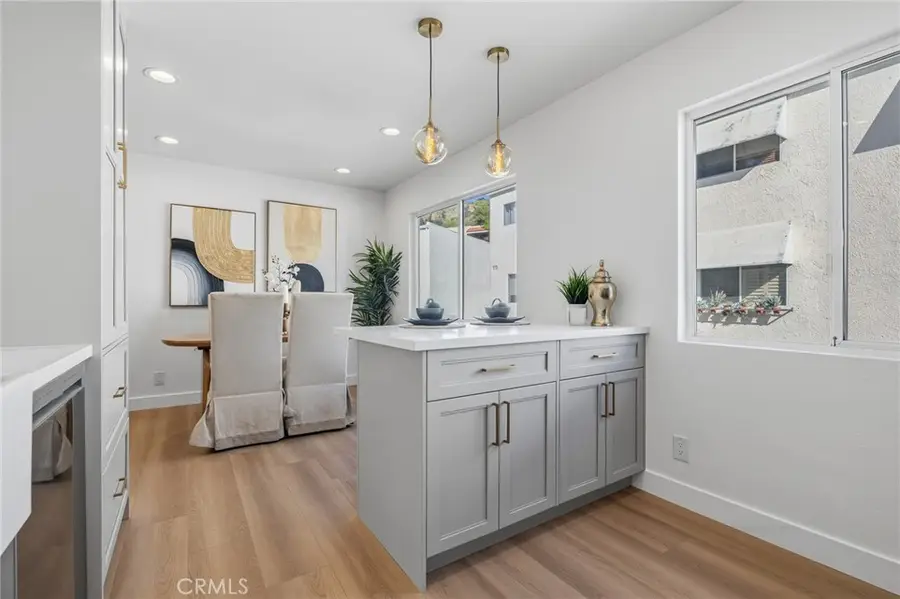 9502 Via Salerno, Burbank, CA 91504 - Image #2