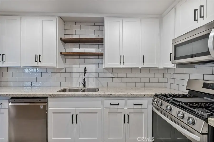 31311 The Old Road #B, Castaic, CA 91384 - #2