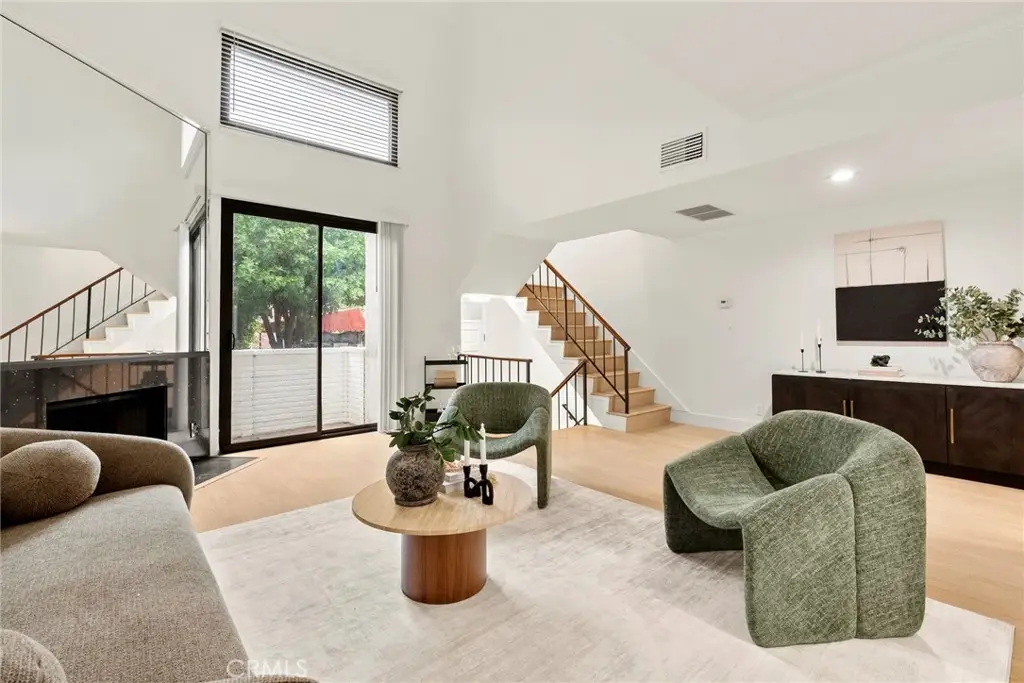 6540 Hayvenhurst #15, Lake Balboa, CA 91406 - #1