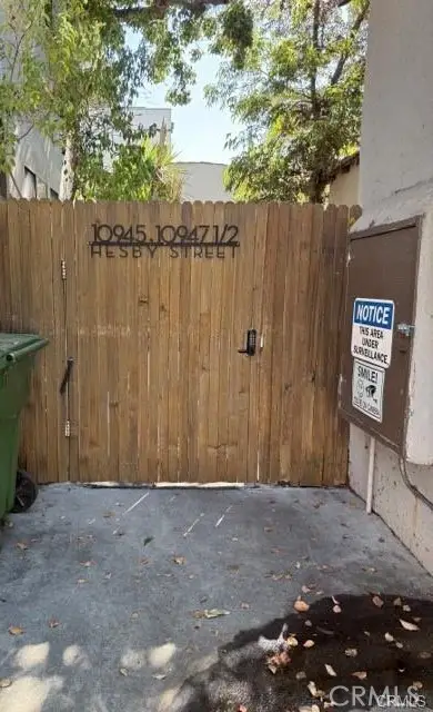 10945 Hesby Str, North Hollywood, CA 91601