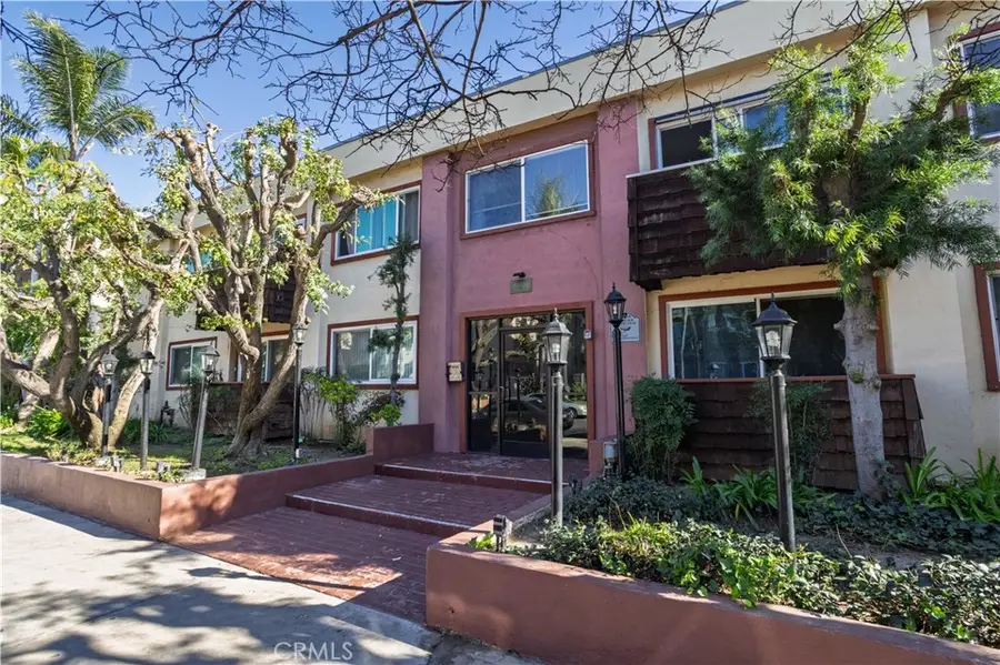 5414 Newcastle Avenue #8, Encino, CA 91316 - #3