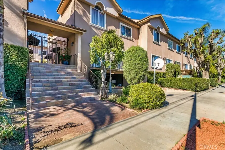 6525 Woodman Avenue #11, Valley Glen, CA 91401 - Image #2