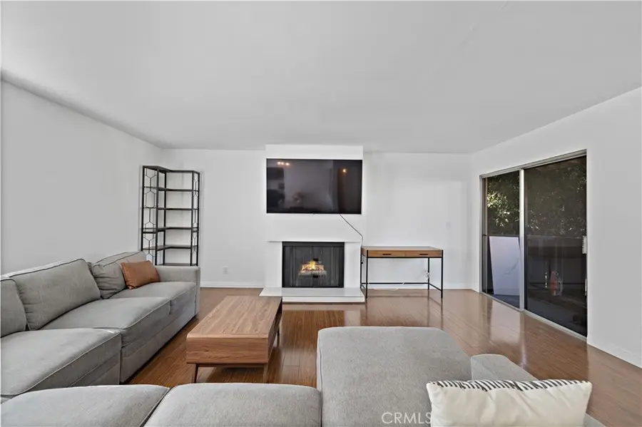 15080 Victory #205, Van Nuys, CA 91411 - Image #2