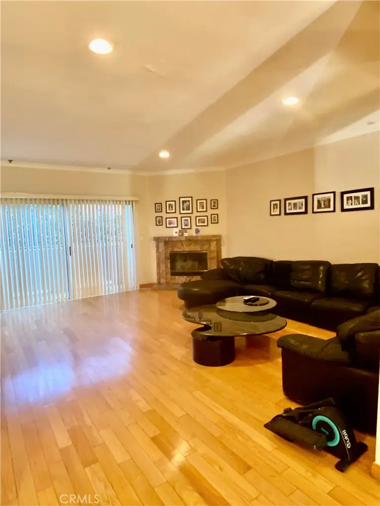 14919 Dickens Street #105, Sherman Oaks, CA 91403 - Image #2