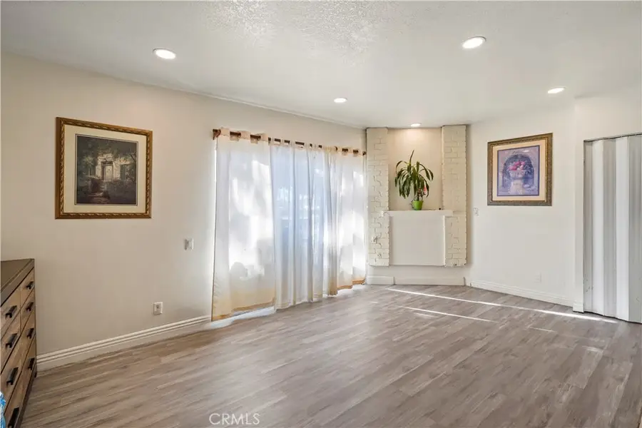 21219 Roscoe, Canoga Park, CA 91304 - Image #2