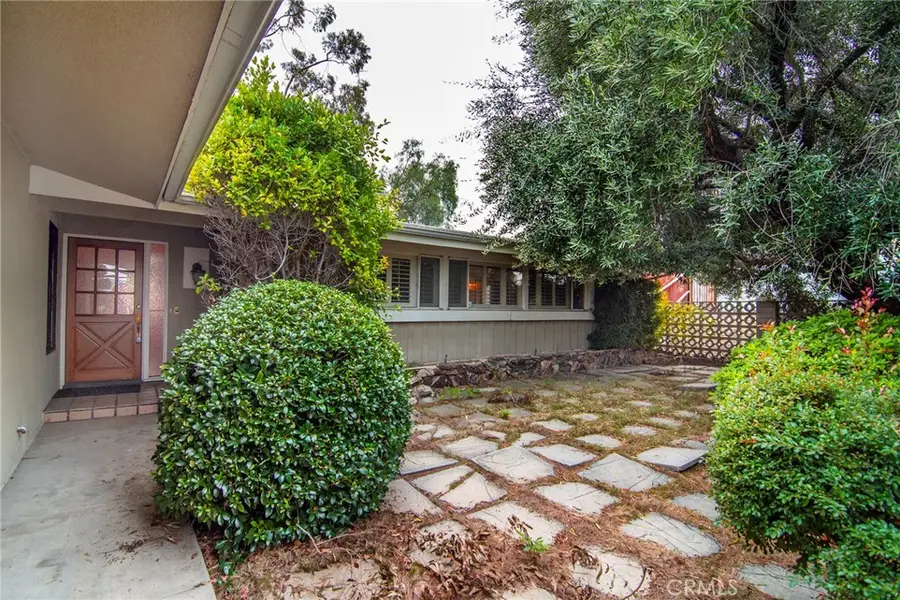 5746 Mcdonie Avenue, Woodland Hills, CA 91367 - Image #2