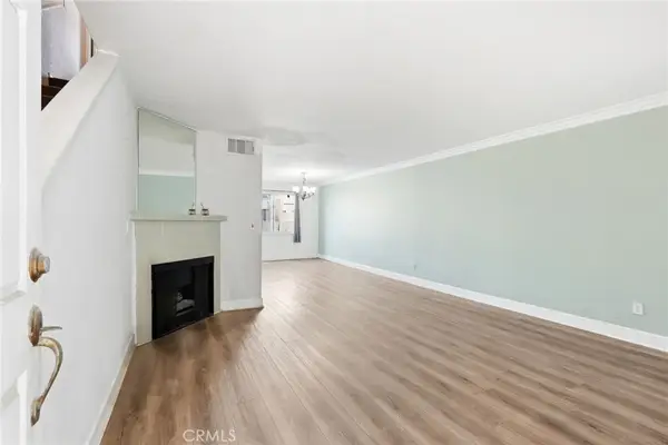 7045 Woodley Avenue #124, Lake Balboa, CA 91406