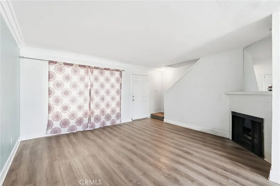 7045 Woodley Avenue #124, Lake Balboa, CA 91406 - Image #2