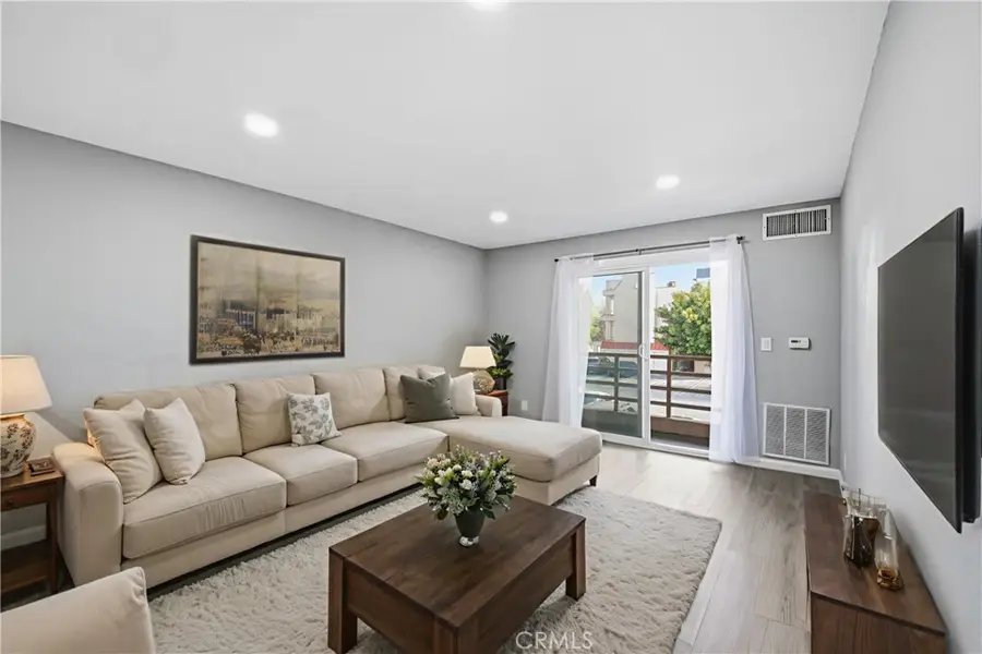 6815 Remmet #215, Canoga Park, CA 91303 - #3