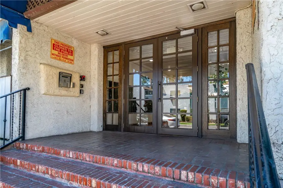 18530 Hatteras Street #209, Tarzana, CA 91356 - Image #2