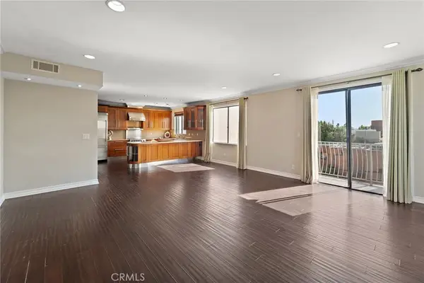 152 S Oakhurst Drive #304, Beverly Hills, CA 90212