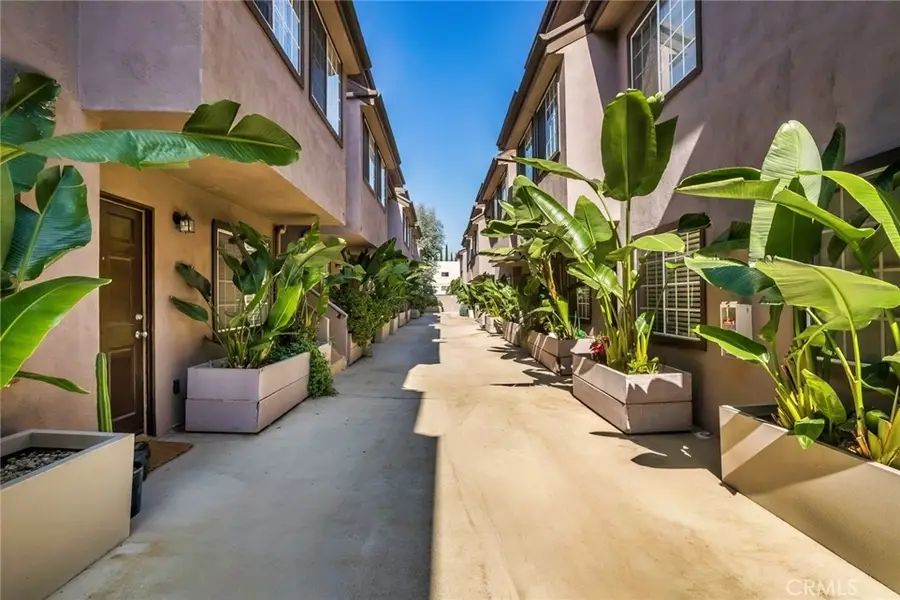 1116 E Palmer Avenue, Glendale, CA 91205 - Image #2