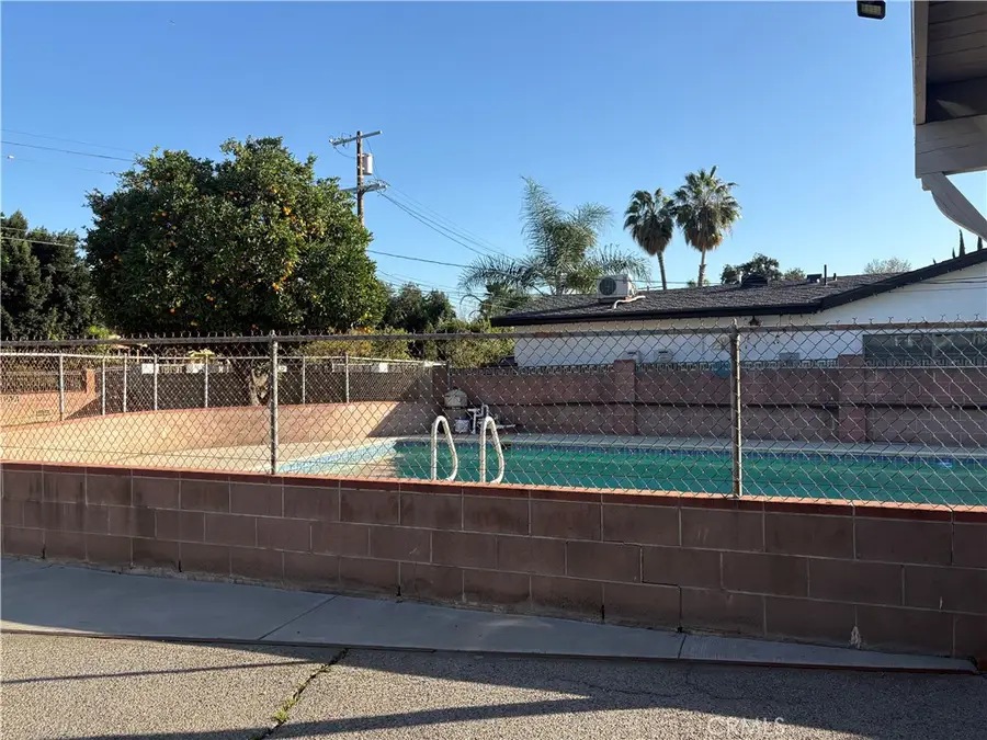 6909 Peach Avenue, Van Nuys, CA 91406 - Image #3