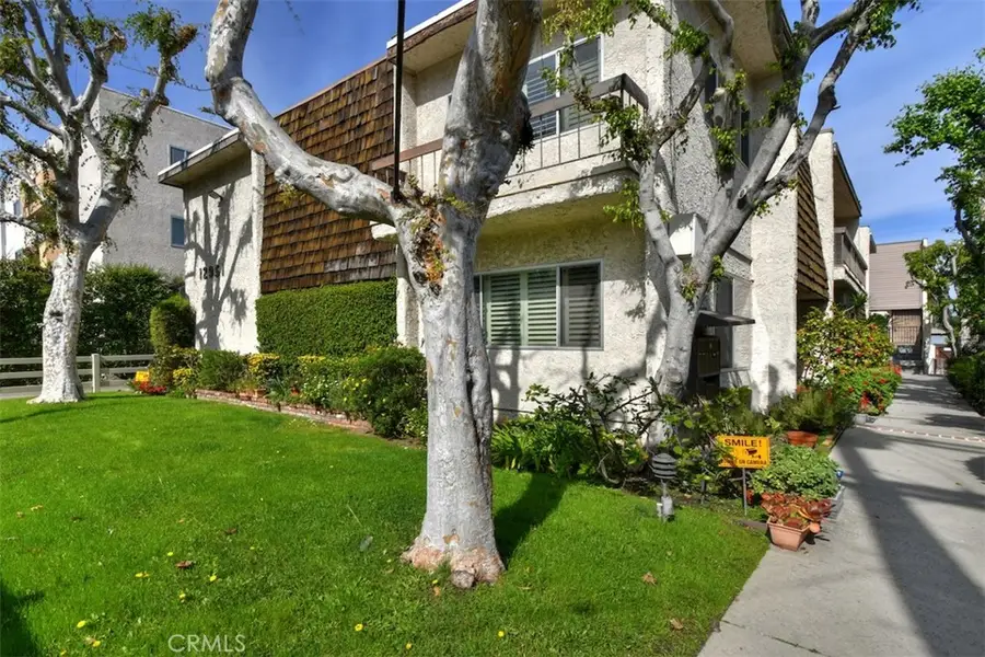 12951 Riverside Drive #4, Sherman Oaks, CA 91423 - #2