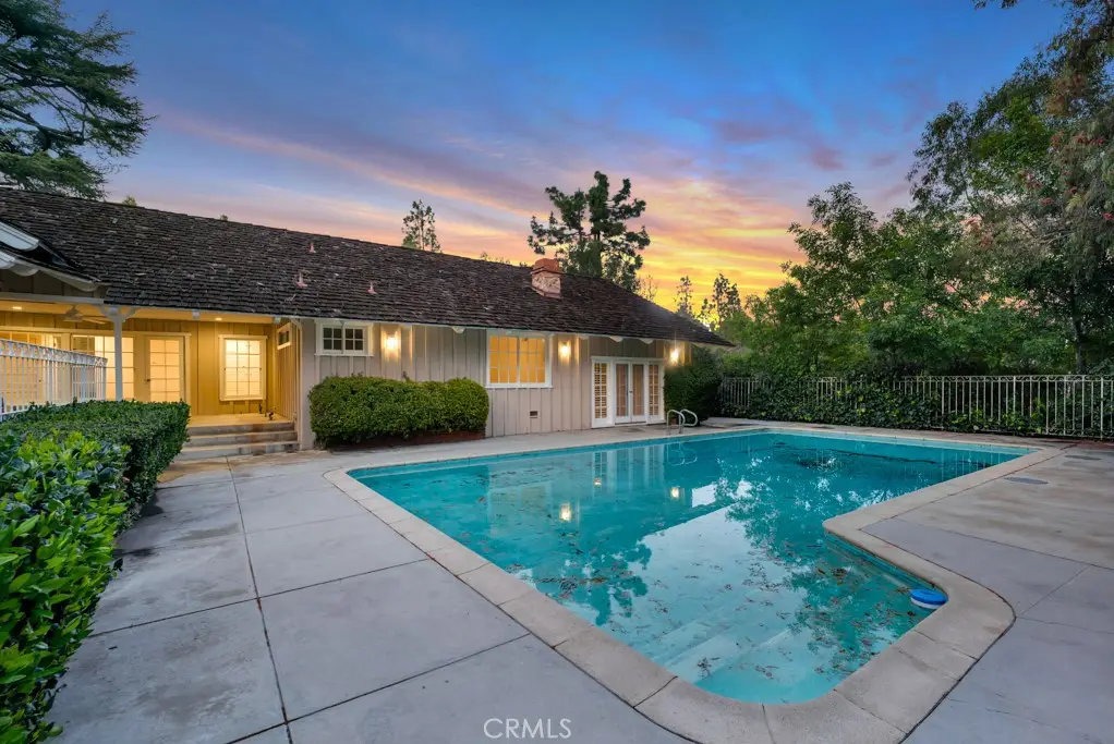 4809 Queen Victoria Road, Woodland Hills, CA 91364 - #1