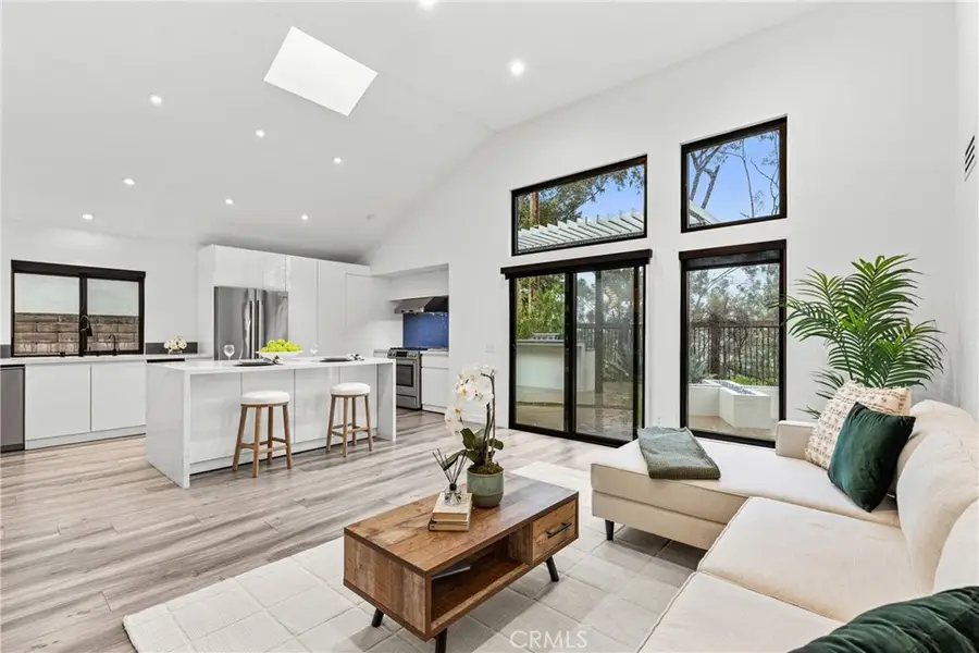 8108 Valley Flores, Canoga Park, CA 91304 - #2